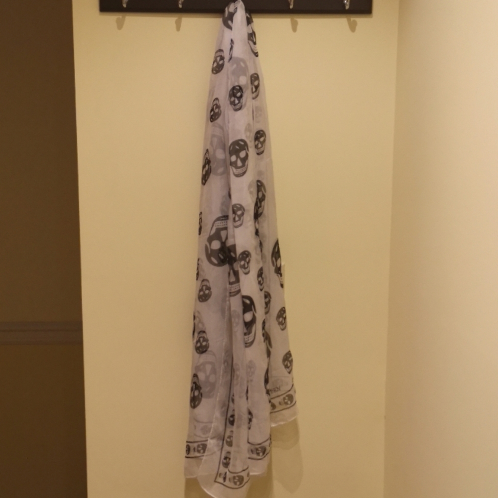 black and white skull scarf